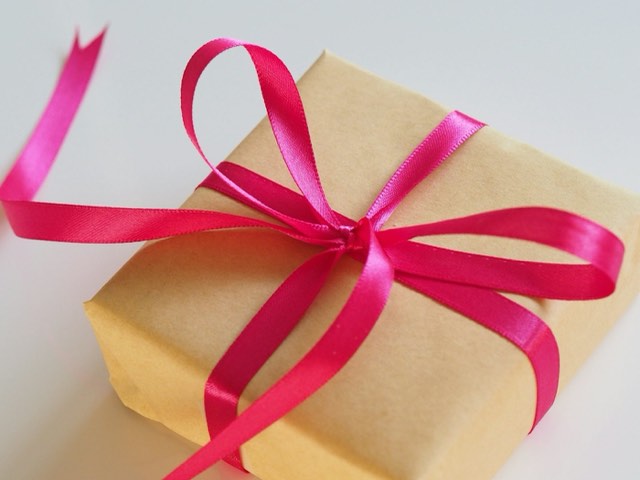 Photograph illustrating: Home and Bedding Gifts Under $50 and $100 (and £40 and £80): Picks From Our Partner Stores